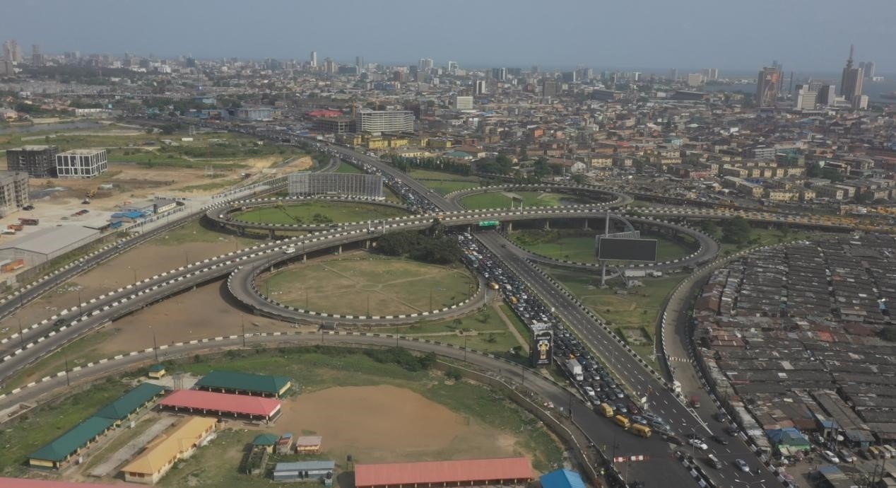 新修復(fù)的尼日利亞拉各斯三號(hào)橋鳥瞰圖。中國土木尼日利亞有限公司供圖