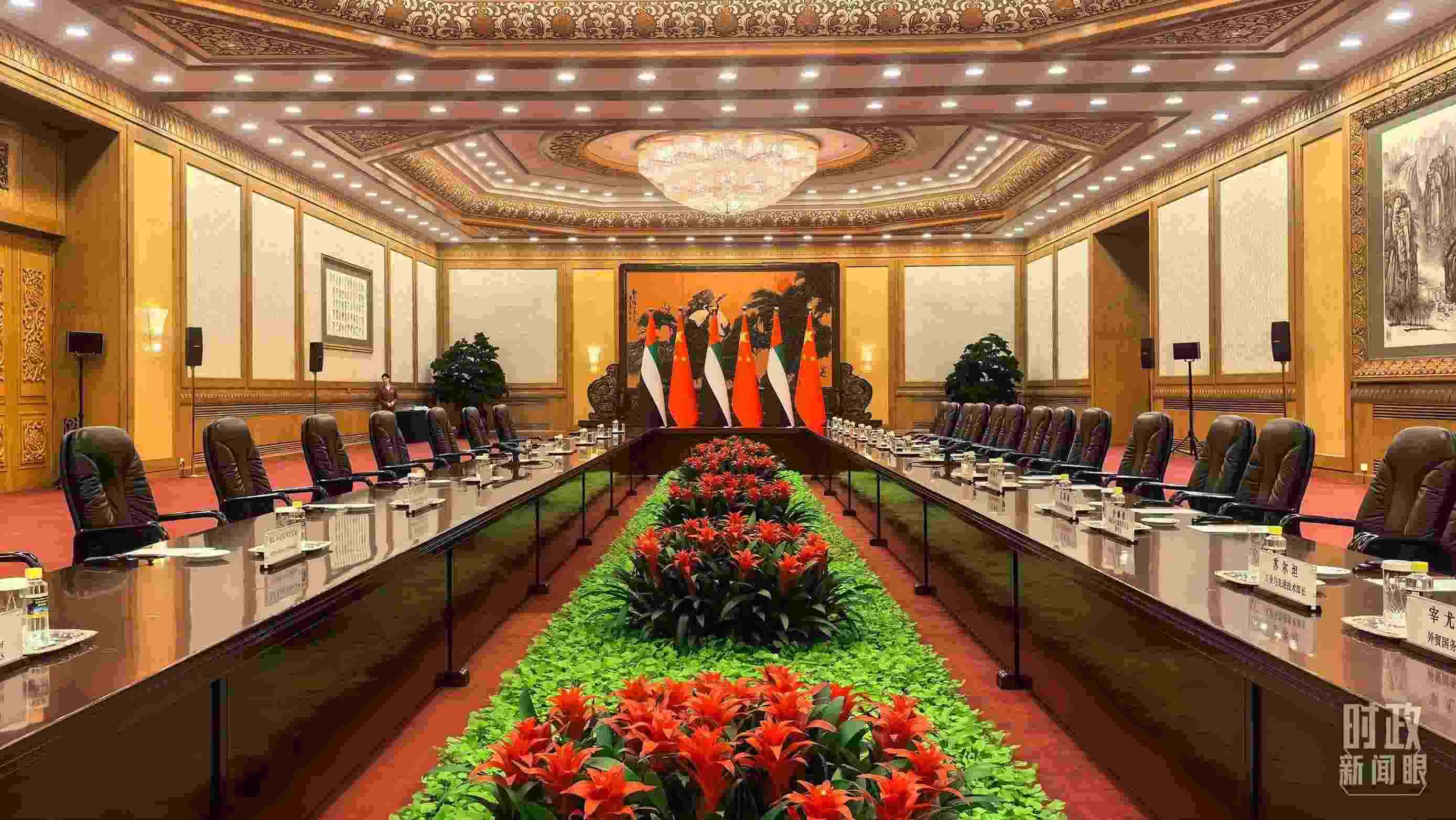 △5月30日下午，習(xí)近平主席同阿聯(lián)酋總統(tǒng)穆罕默德會(huì)談。這是會(huì)談開始前的現(xiàn)場(chǎng)。（總臺(tái)央視記者鄂介甫拍攝）