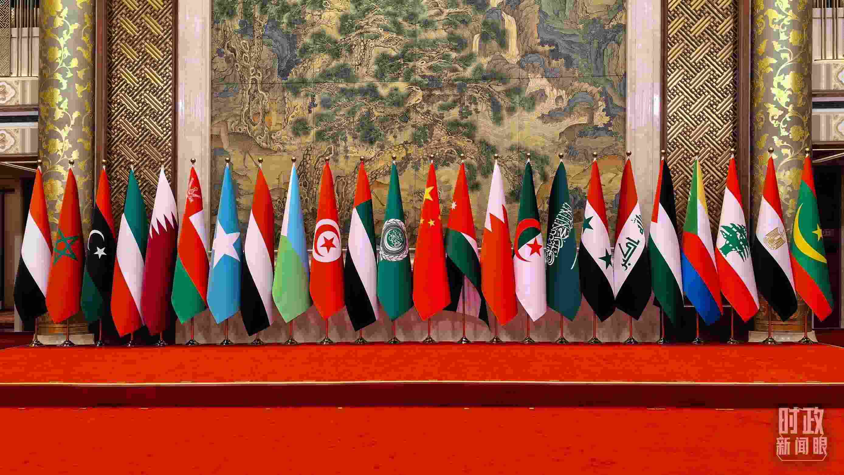 △會(huì)議現(xiàn)場(chǎng)的集體合影區(qū)。（總臺(tái)央廣記者潘毅拍攝）