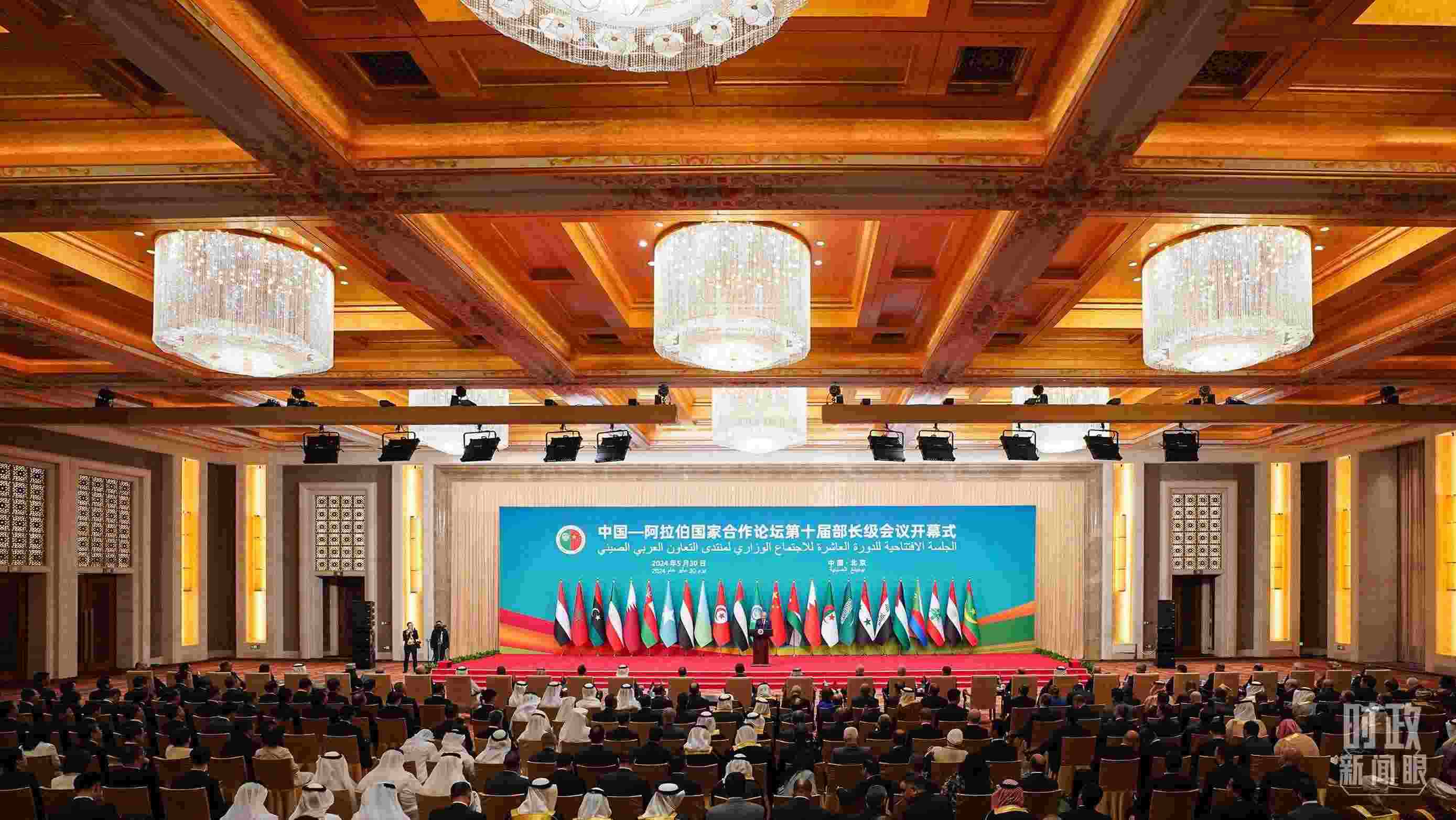 △5月30日開幕式現(xiàn)場(chǎng)，阿盟秘書長(zhǎng)蓋特在致辭。（總臺(tái)國(guó)廣記者李晉拍攝）