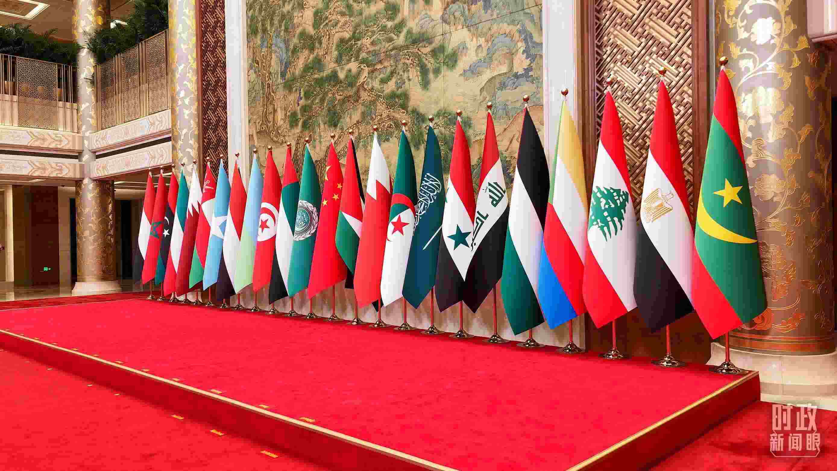 △會(huì)議現(xiàn)場(chǎng)的旗陣。（總臺(tái)央廣記者馬喆拍攝）