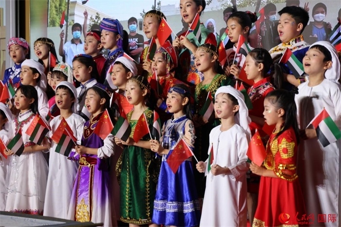 活動上，身著中阿傳統(tǒng)服飾的孩子們共唱歌曲，表達對美好未來的向往。人民網(wǎng)記者 張志文攝