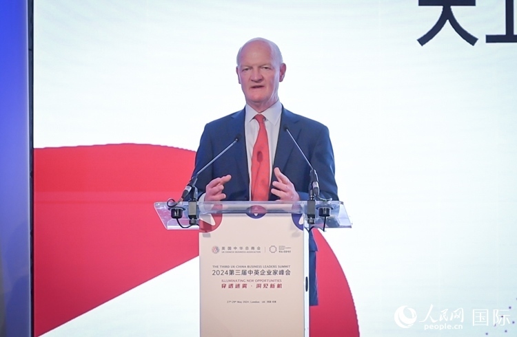 英國前負責大學與科研事務的國務大臣、英國皇家學會院士大衛(wèi)·威利茨致辭。人民網(wǎng) 郭錦標攝