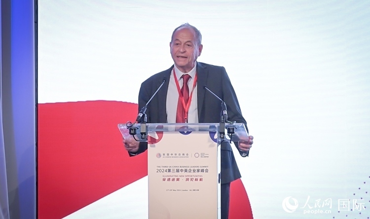 英國48家集團俱樂部榮譽主席斯蒂芬·佩里致辭。人民網(wǎng) 郭錦標攝