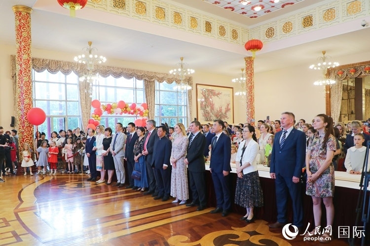 中國駐俄羅斯使館“六·一”兒童節(jié)大型招待會活動現(xiàn)場。人民網(wǎng)記者 隋鑫攝
