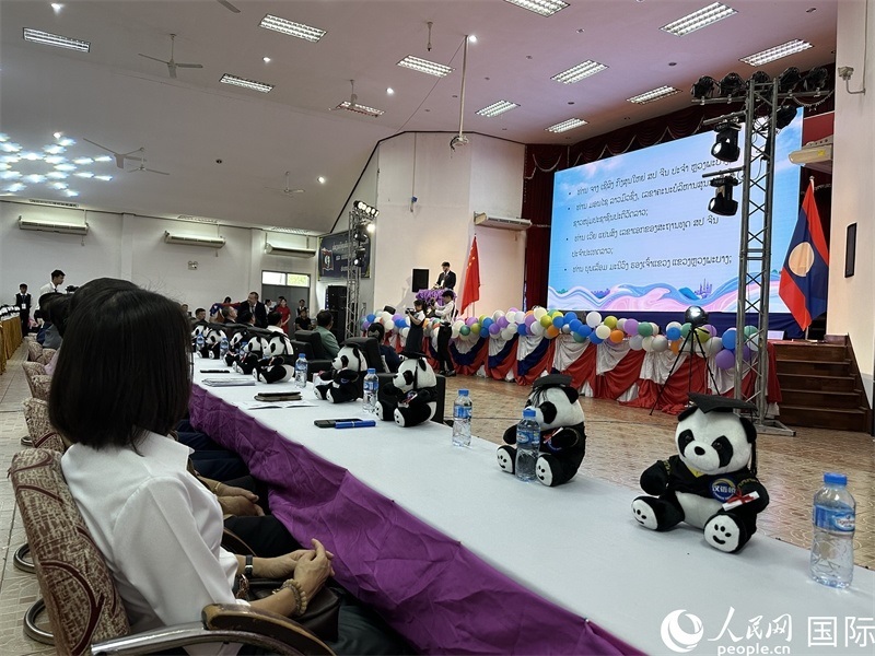 圖片：中老嘉賓在第二十三屆漢語橋世界大學(xué)生中文比賽老撾賽區(qū)決賽上致辭。孫廣勇攝