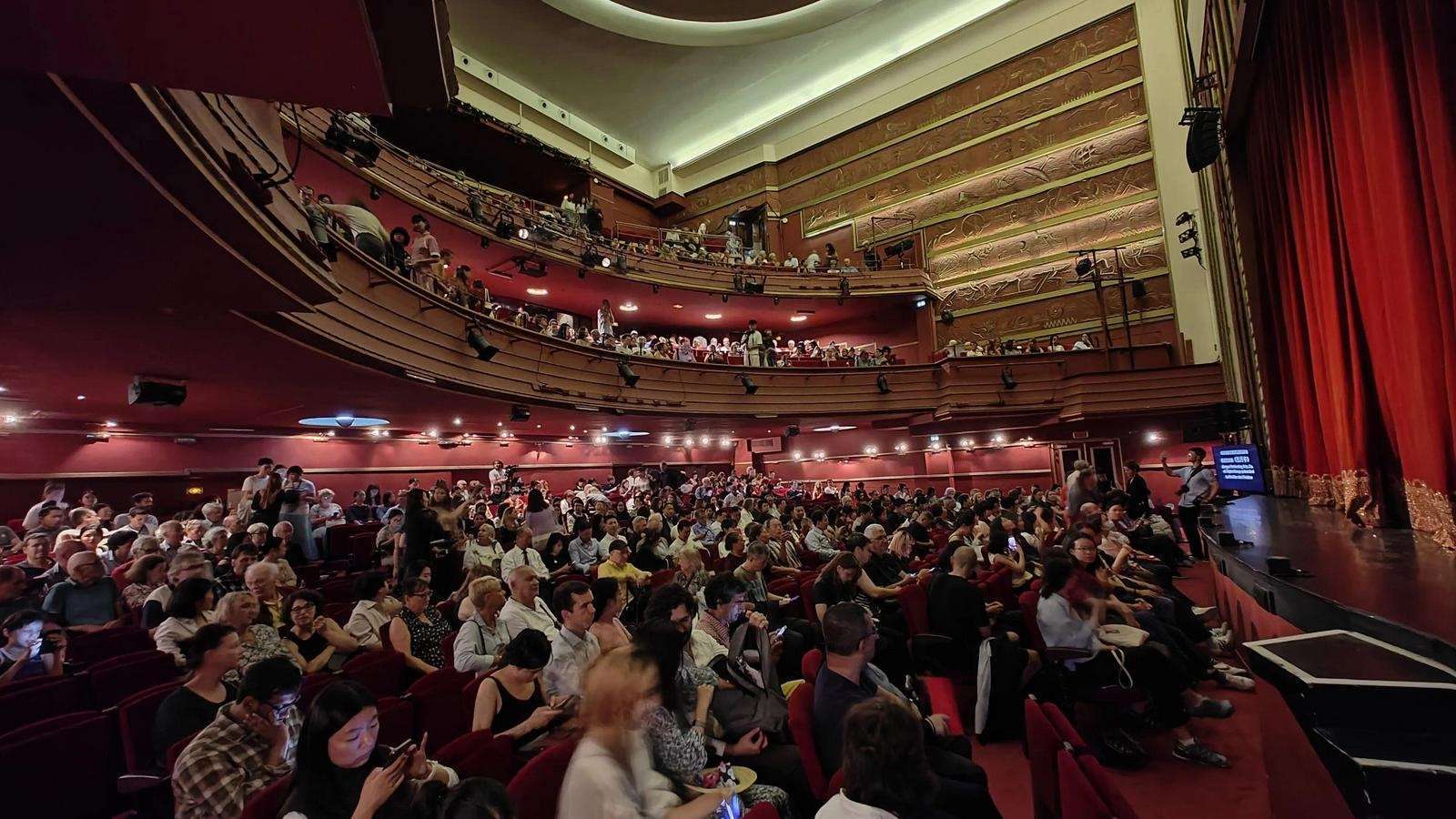 蕾博拉戲劇院內(nèi)熱情的觀(guān)眾 主辦方供圖