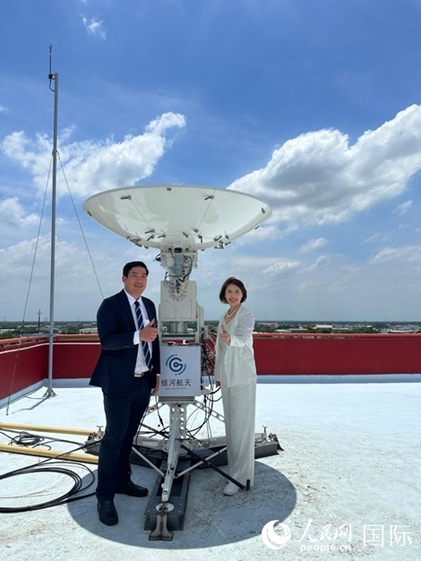 中泰兩國校企合作共贏。左為馬漢科理工大學校長帕納威·普卡亞多，右為銀河航天聯(lián)合創(chuàng)始人劉暢。人民網(wǎng)記者 簡承淵攝