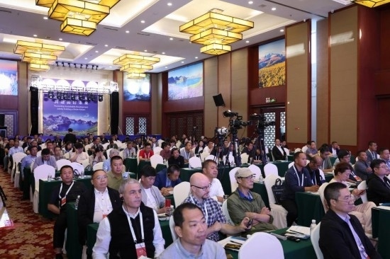  6月15日，“長白山·世界地質(zhì)公園、世界生物圈保護(hù)區(qū)可持續(xù)發(fā)展會議”現(xiàn)場。新華社發(fā)