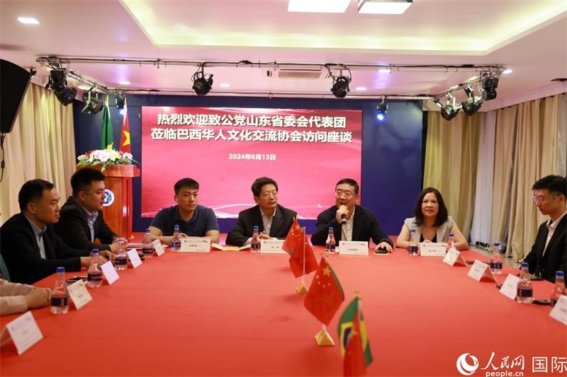 巴西華人文化交流協(xié)會主席上官劍鋒在座談會上致辭。人民網(wǎng)記者 宋亦然攝