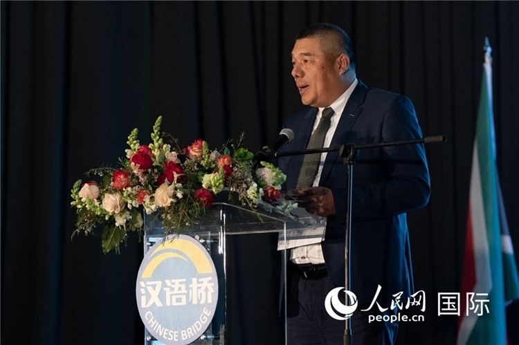 南中經(jīng)貿(mào)協(xié)會(huì)秘書長韋冬澤做主旨發(fā)言。人民日?qǐng)?bào)非洲中心分社 希拉茲·莫林?jǐn)z