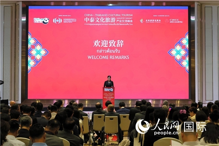 泰國文化部副部長普洛伊·塔尼庫發(fā)表演講。