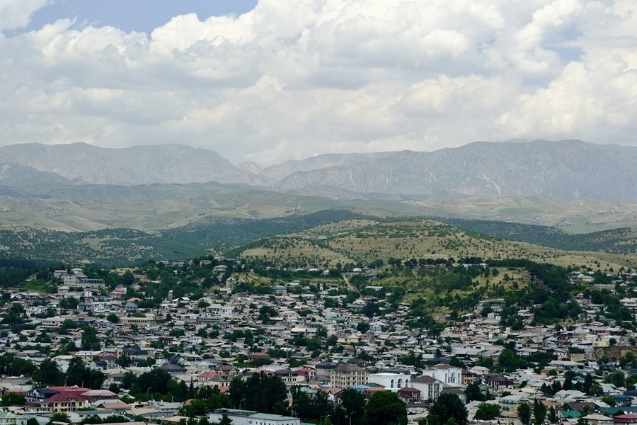 這是2024年6月13日拍攝的塔吉克斯坦首都杜尚別城市風(fēng)光。新華社記者 鄭開(kāi)君 攝