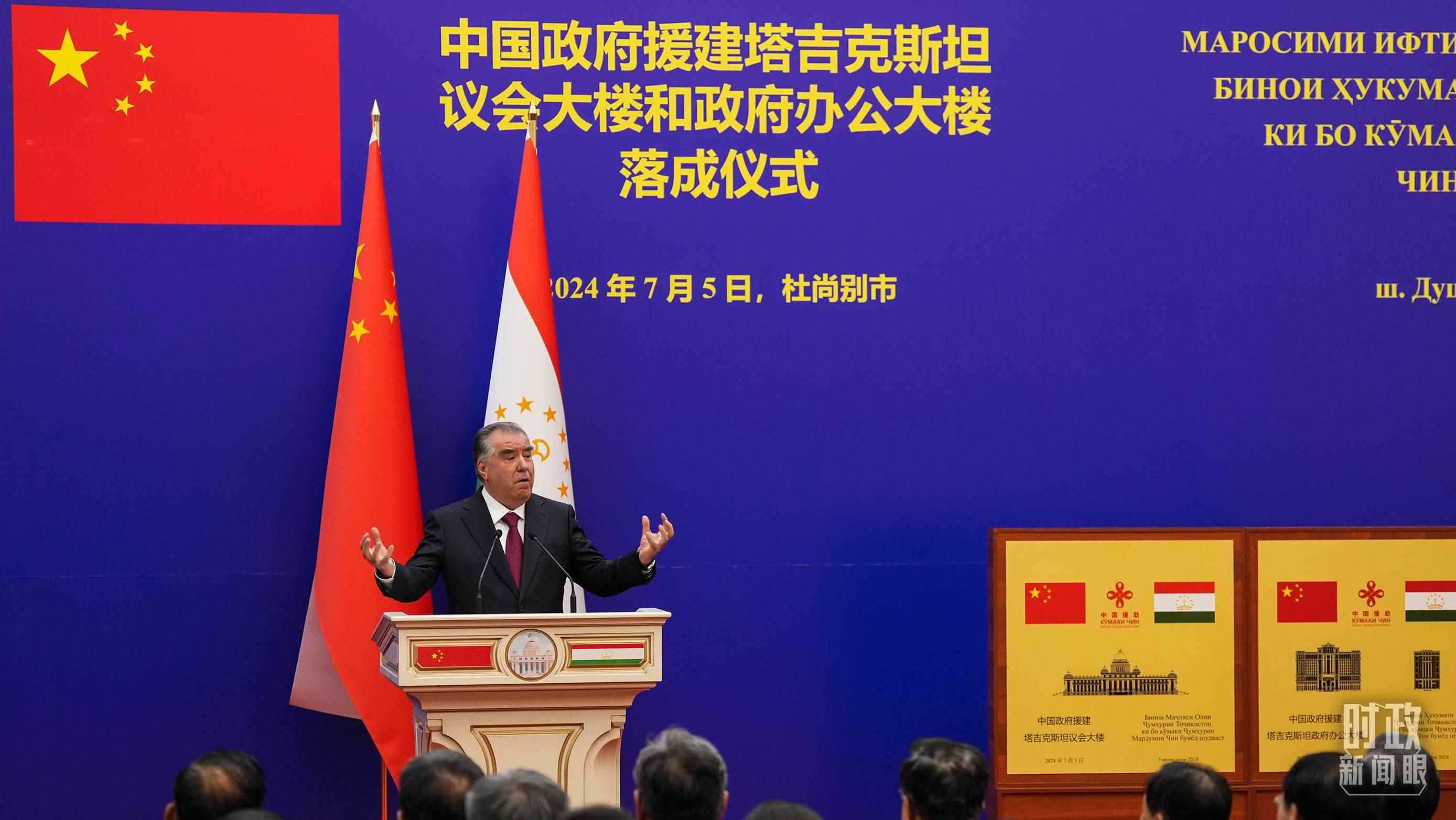 △拉赫蒙總統(tǒng)在落成儀式現(xiàn)場。（總臺記者李晉拍攝）