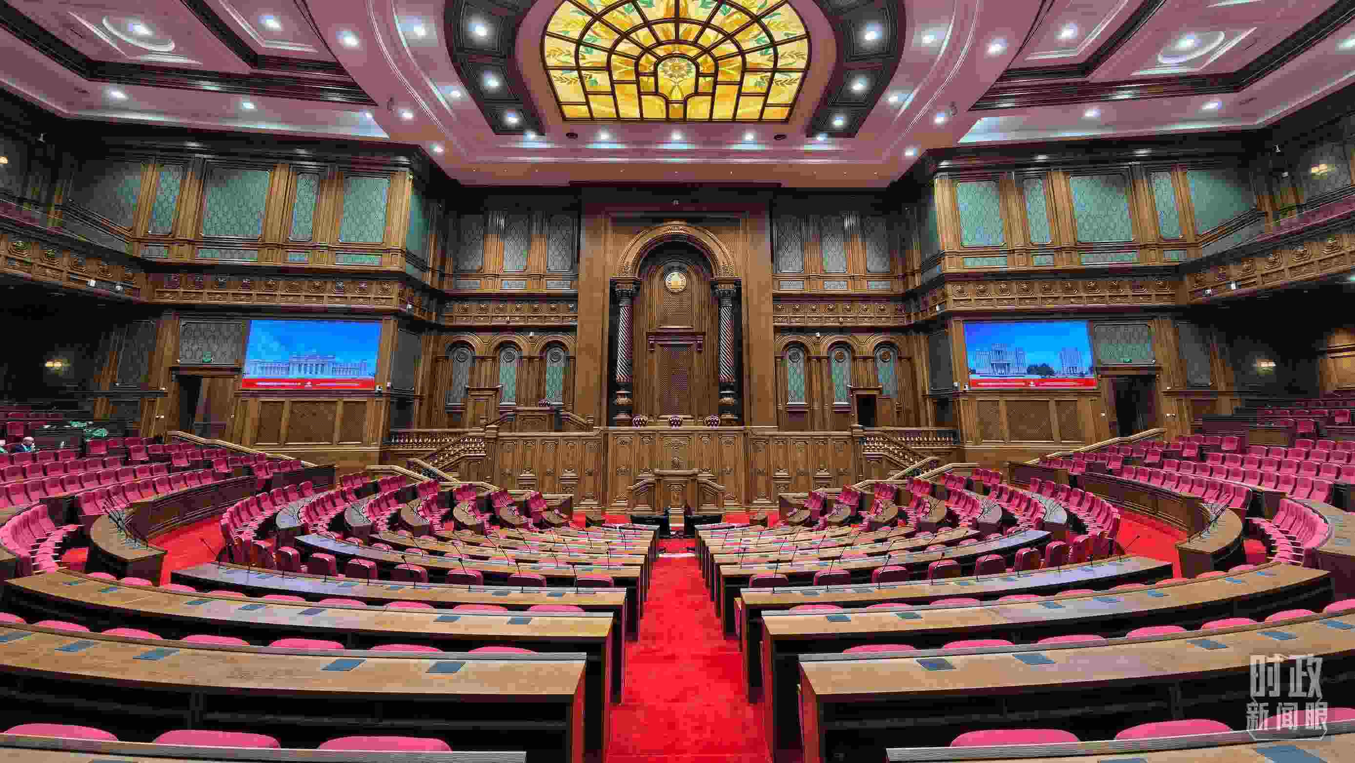 △中方援建塔議會大樓內(nèi)的聯(lián)席議會廳。（總臺央視記者陸泓宇拍攝）