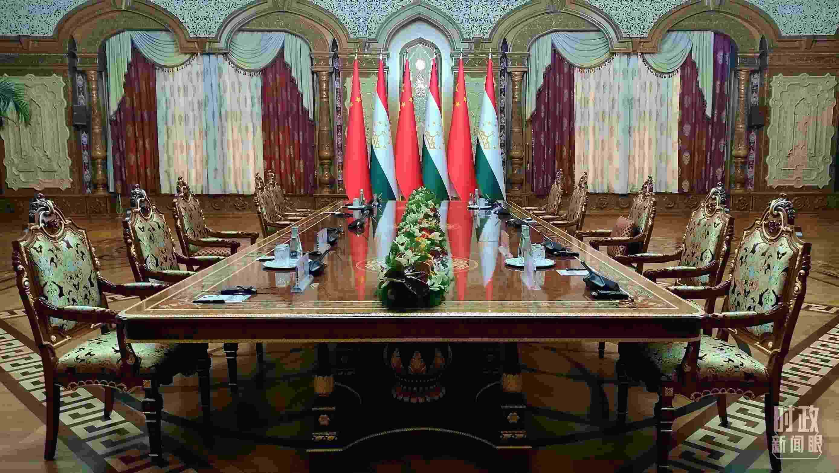 △中塔元首小范圍會談開始前。（總臺央視記者薛冠南拍攝）