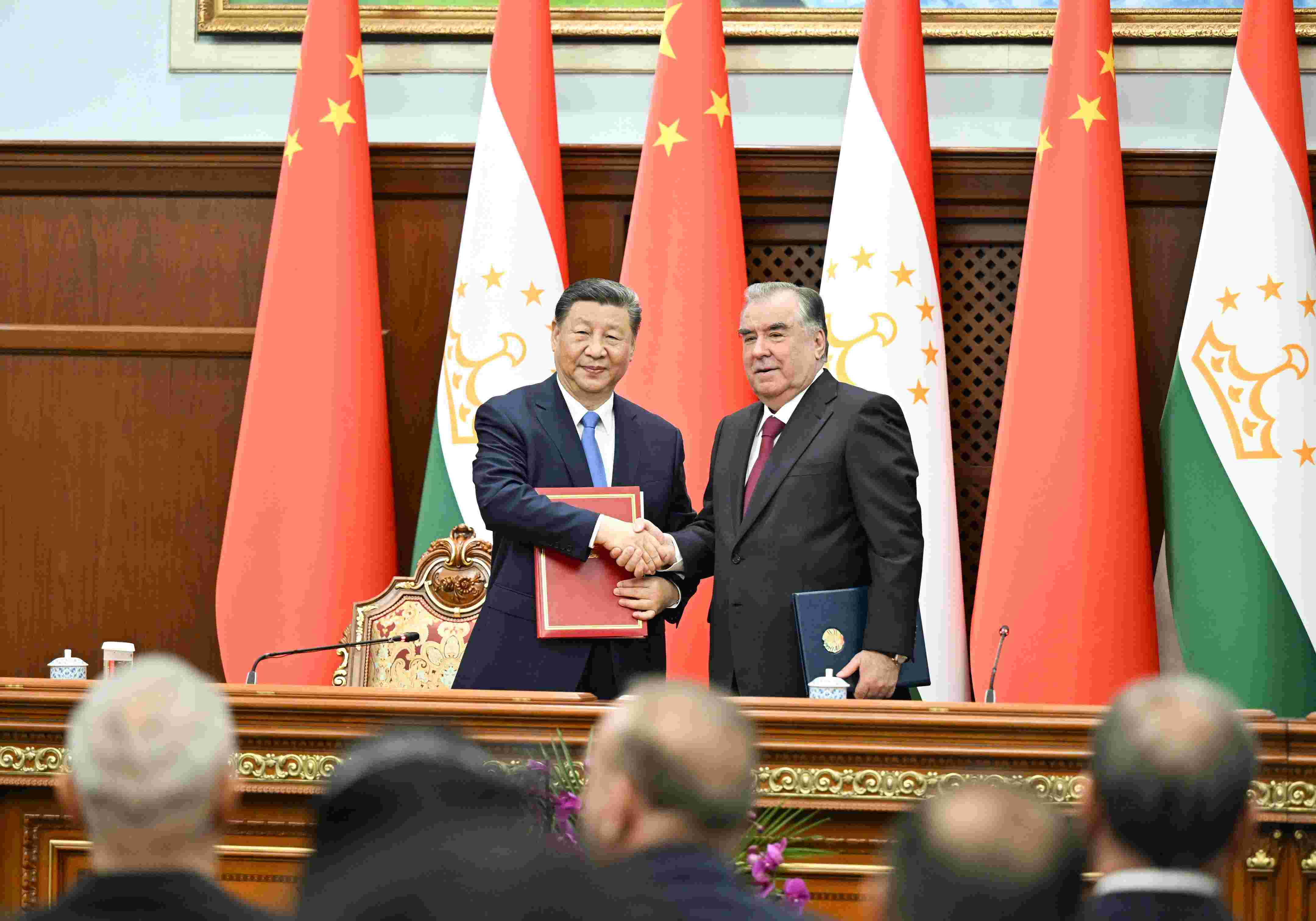 當(dāng)?shù)貢r間2024年7月5日下午，習(xí)近平主席同塔吉克斯坦總統(tǒng)拉赫蒙在杜尚別總統(tǒng)府舉行會談。會談后，兩國元首共同簽署《中華人民共和國和塔吉克斯坦共和國關(guān)于發(fā)展新時代全面戰(zhàn)略合作伙伴關(guān)系的聯(lián)合聲明》。