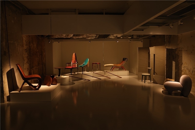 《新生萬物-中國非遺與當(dāng)代設(shè)計展》展廳。陽光媒體集團供圖