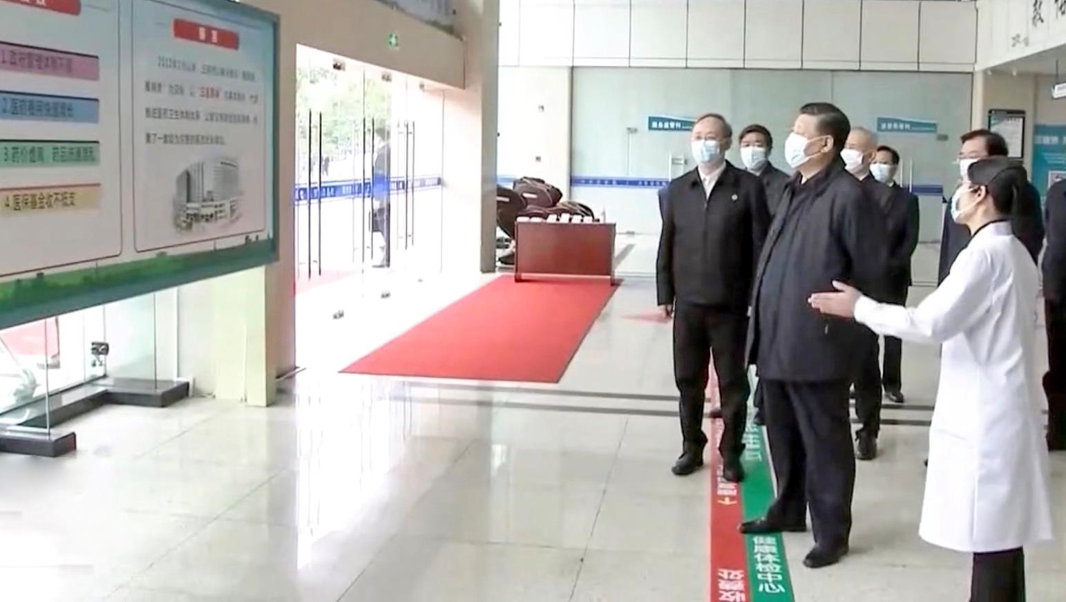 △2021年3月23日，習(xí)近平總書記在福建三明沙縣總醫(yī)院住院樓一層大廳，聽取醫(yī)改情況介紹。