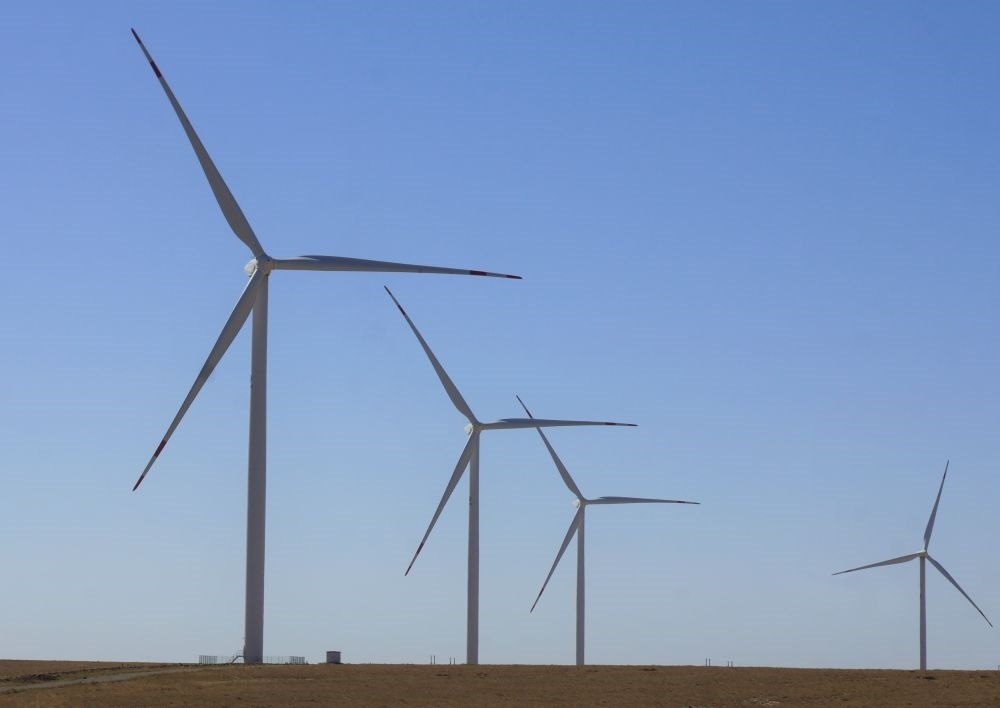 這是中哈合作的哈薩克斯坦札納塔斯100兆瓦風(fēng)電項(xiàng)目（2022年9月13日攝）。新華社發(fā)（德米特里·瓦西連科 攝）