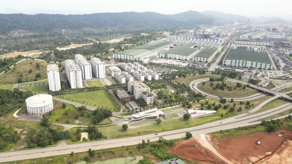 這是2024年6月13日在馬來(lái)西亞彭亨州拍攝的馬中關(guān)丹產(chǎn)業(yè)園（無(wú)人機(jī)照片）。新華社記者 程一恒 攝