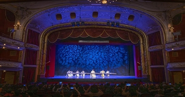 2024匈牙利青少年國際音樂會節(jié)目《戰(zhàn)臺風(fēng)》表演舞臺現(xiàn)場。兒促會藝教委供圖