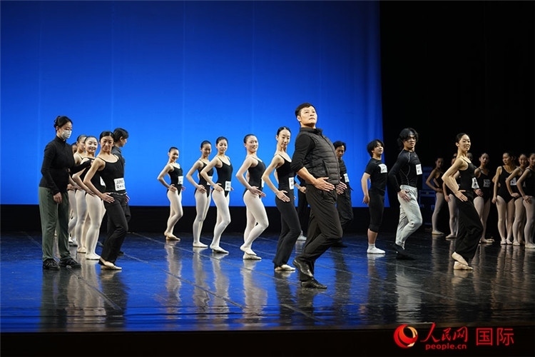3月26日，松山芭蕾舞團青年代表團成員在中央芭蕾舞團交流學(xué)習。人民網(wǎng)記者 張麗婭攝