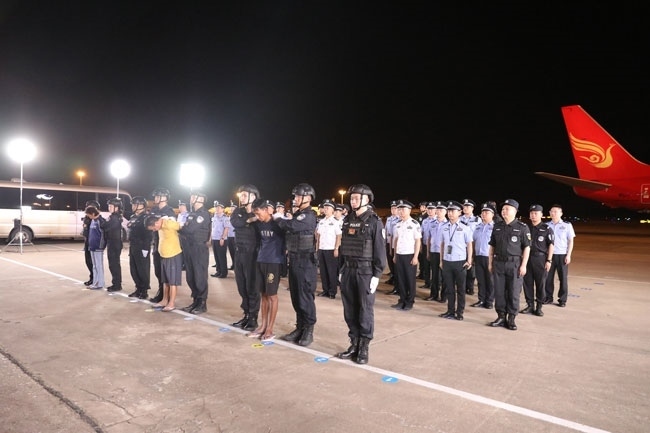 押解現(xiàn)場(chǎng)。公安部供圖