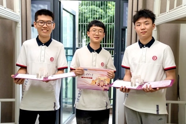 王子源（左）、母翰堯（中）、郭洋君（右）。清華大學(xué)供圖