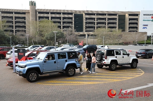 北汽南非進行新車展示和試駕。人民網(wǎng) 劉暢攝