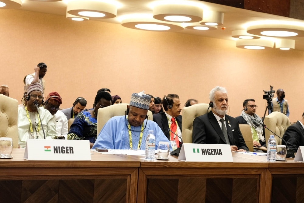 1月20日，與會(huì)代表出席在烏干達(dá)首都坎帕拉舉行的不結(jié)盟運(yùn)動(dòng)第19次峰會(huì)閉幕式。新華社發(fā)（阿佳拉·納瓦達(dá)攝）