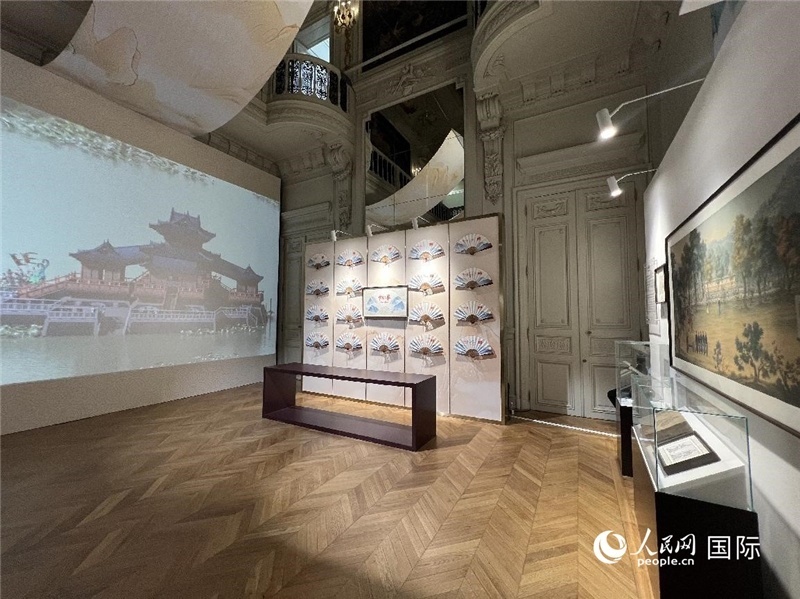 中國(guó)風(fēng)與法國(guó)經(jīng)典建筑相互融合。 人民網(wǎng)記者 何蒨攝