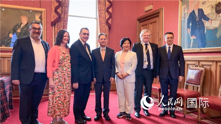 圖為阿伯丁市政廳會見現(xiàn)場。人民網(wǎng) 郭錦標(biāo)攝