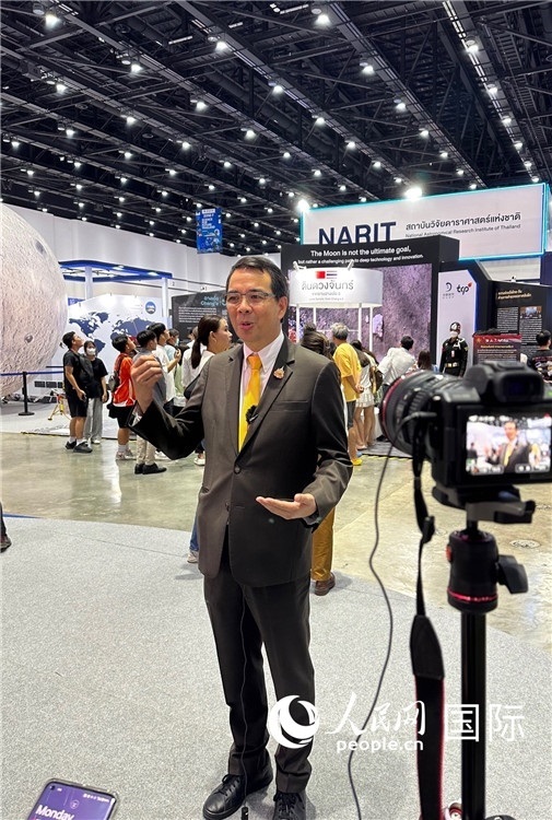 泰國國家天文研究所所長薩蘭接受采訪。人民網(wǎng)記者簡承淵攝