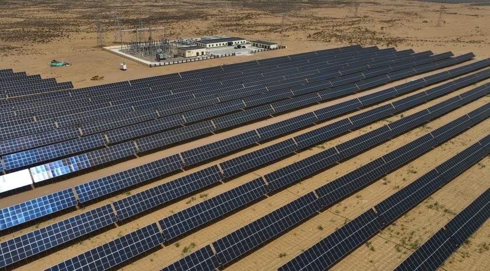 這是2024年5月16日拍攝的內蒙古巴彥淖爾市磴口縣烏蘭布和沙漠光伏基地。新華社記者李云平攝