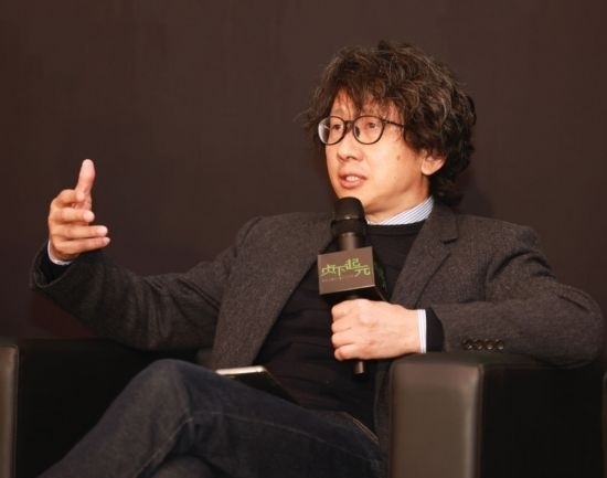 在學術(shù)論壇上發(fā)言的朱銳。（受訪者供圖）