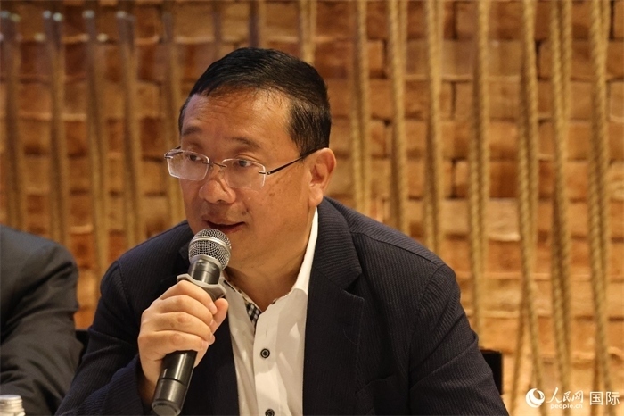 巴西文協(xié)主席上官建峰在座談會上致辭。人民網(wǎng)記者 陳海琪攝