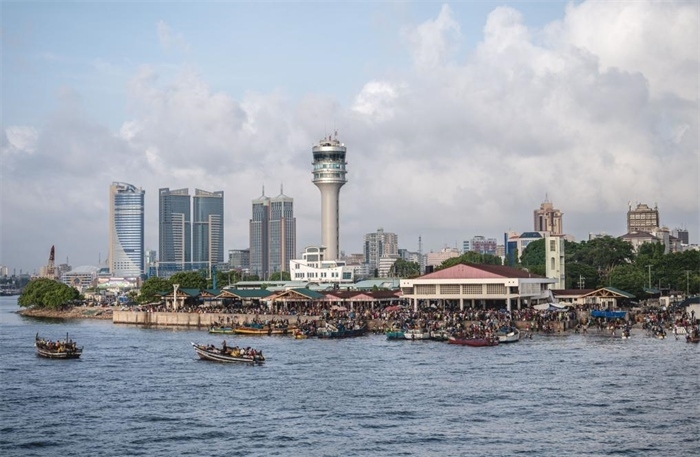 這是2023年12月29日拍攝的坦桑尼亞達(dá)累斯薩拉姆漁港。新華社記者王冠森攝