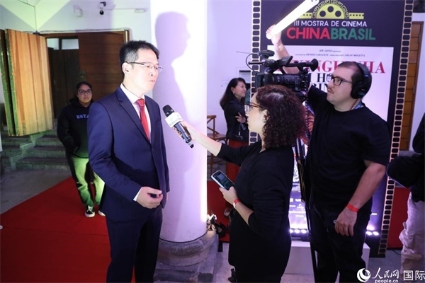 第三屆中國－巴西電影展主辦方巴西康橋博智文化傳媒公司總經(jīng)理陳翔廣在接受媒體采訪時表示，希望通過中巴電影展這個平臺促進兩國文化交流，把更多的中國影視作品引進巴西。人民網(wǎng)記者 陳一鳴攝