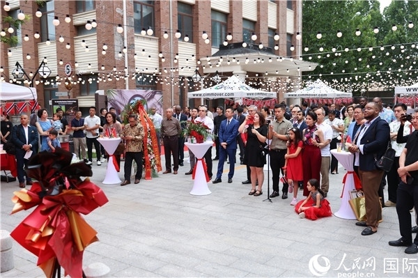 特立尼達(dá)和多巴哥駐華使館在其館內(nèi)慶祝特多獨(dú)立62周年。人民網(wǎng)記者 趙益普攝