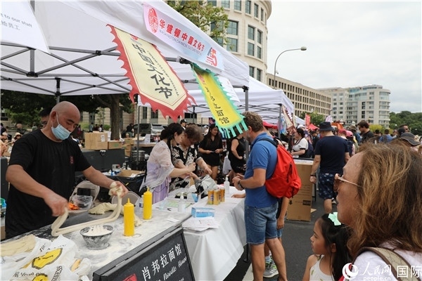 3、活動現(xiàn)場設置了眾多展臺。 人民網(wǎng)記者 李志偉攝