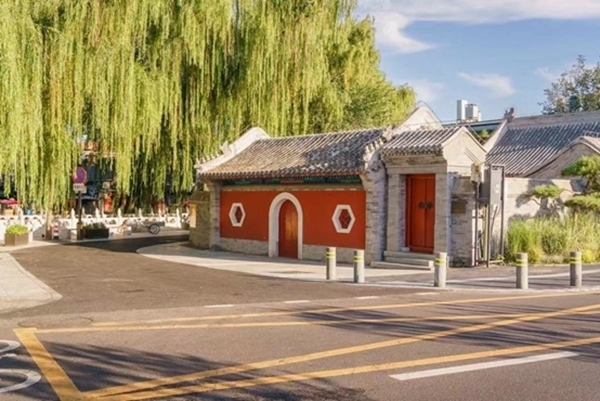 北京建筑大學古建保護與利用專業(yè)師生對北京德勝門內大街開展空間品質綜合提升項目，圖為項目竣工后的實景圖。校方供圖