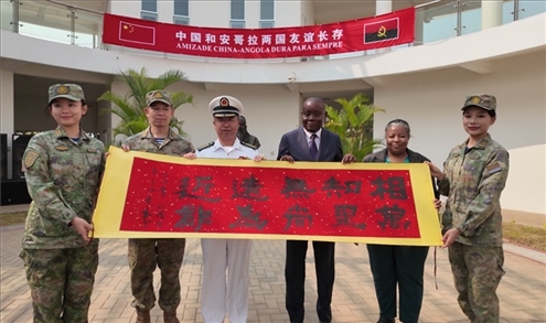 向內(nèi)圖大學贈送書法作品。內(nèi)圖大學孔子學院供圖