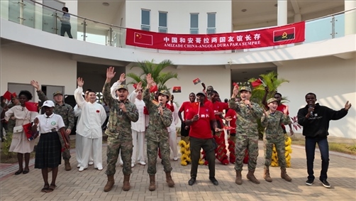 中安合唱歌曲《相親相愛》。內(nèi)圖大學孔子學院供圖