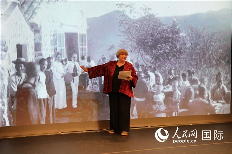 2、美國“鼓嶺之友”代表穆言靈講述友好故事。 人民網(wǎng)記者 李志偉攝