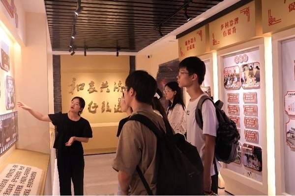 中央民族大學(xué)與中國人民大學(xué)聯(lián)合開展“大國邊疆”實(shí)踐調(diào)研活動(dòng)。校方供圖