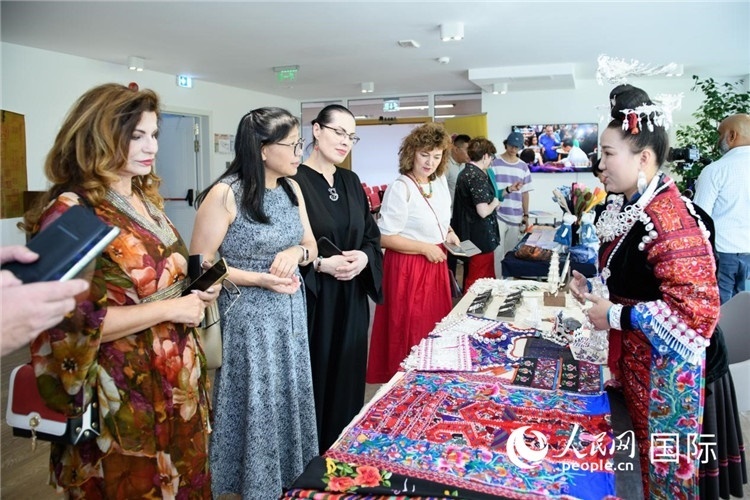 苗族銀器展示。傅永山攝