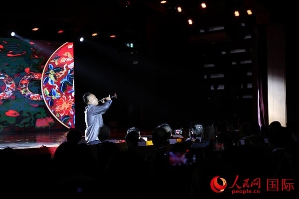 演出現(xiàn)場，演員帶來嗩吶獨(dú)奏《看秧歌》。人民網(wǎng)記者 楊一攝