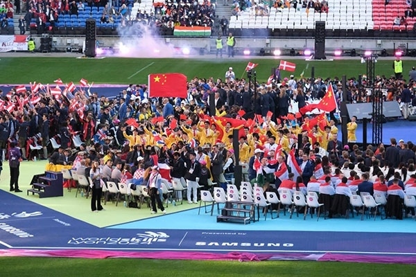 中國(guó)選手參加閉幕式。人民網(wǎng)記者 于超凡攝