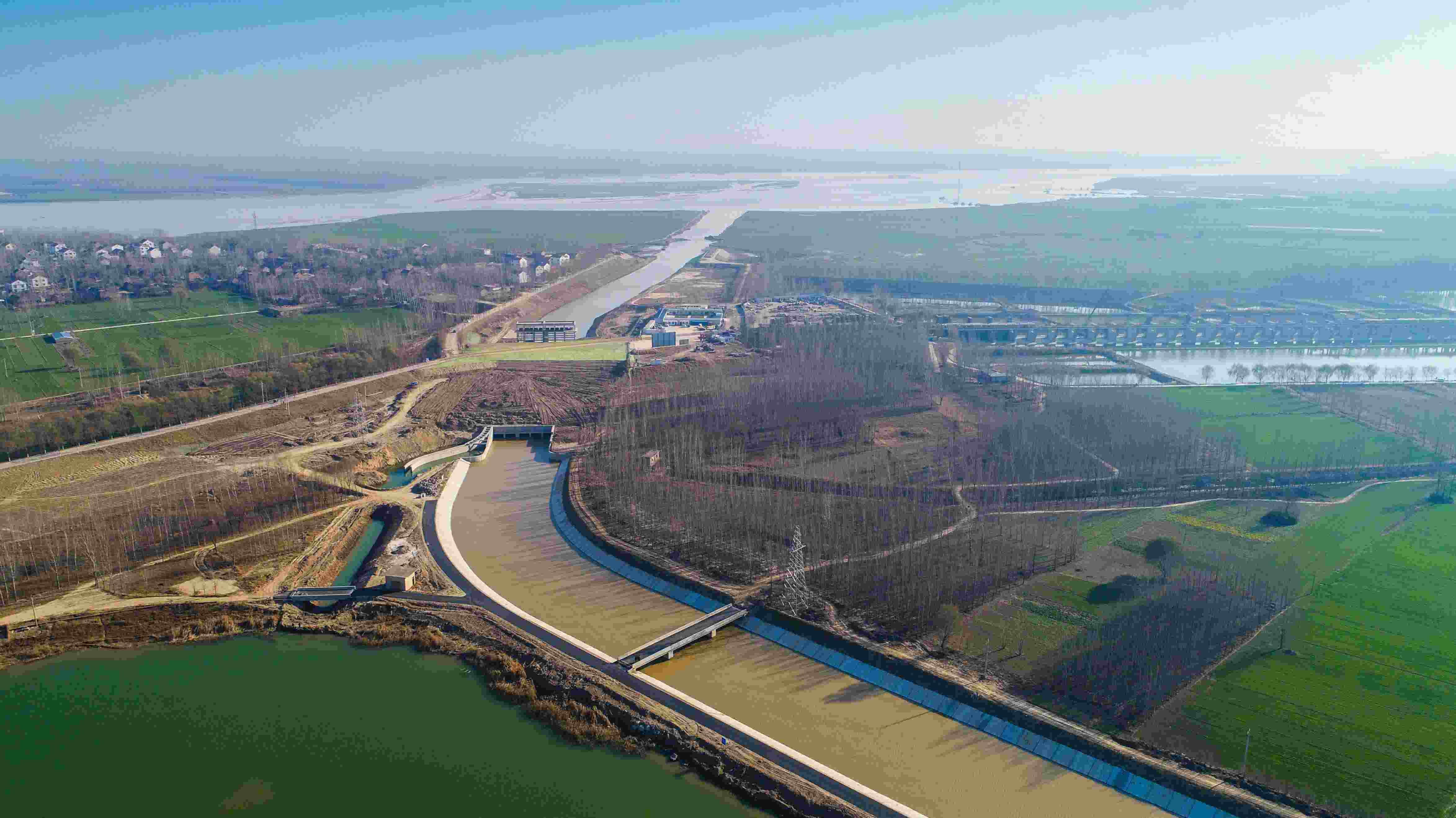 實(shí)施引黃入冀調(diào)水，助力華北地下水超采綜合治理和白洋淀生態(tài)環(huán)境修復(fù)。水利部水資源局供圖